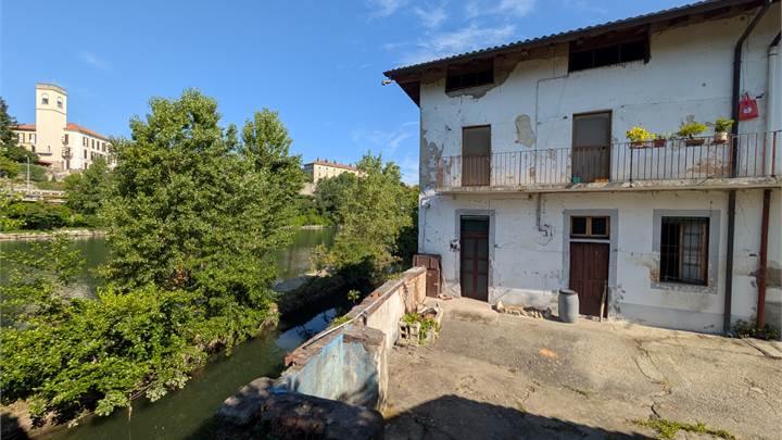 Casa da ristrutturare con vista mozzafiato sull’Adda. chiavi in ufficio.