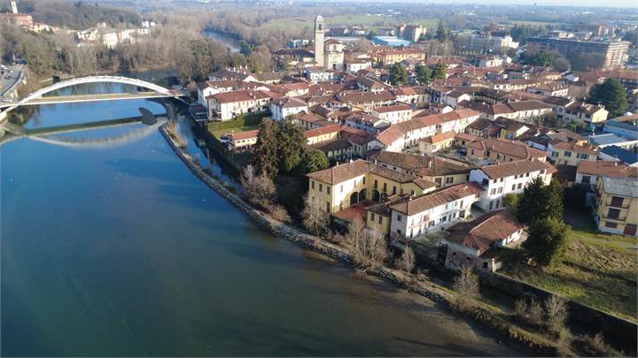 Casa da ristrutturare con vista mozzafiato sull’Adda. chiavi in ufficio.